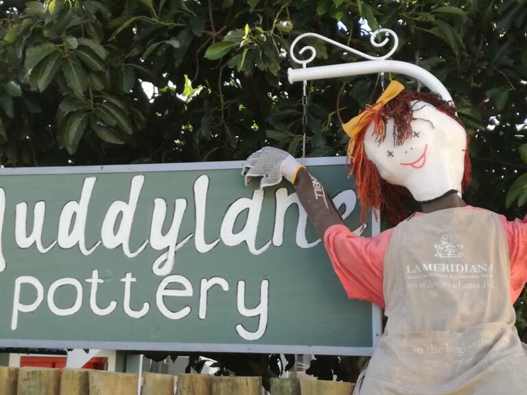Muddylane pottery 768x576